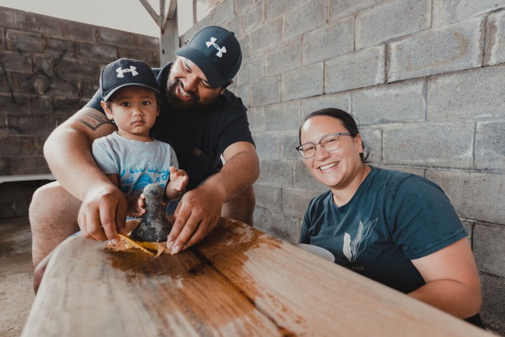 Photo of smiling family provided by HuiMAU